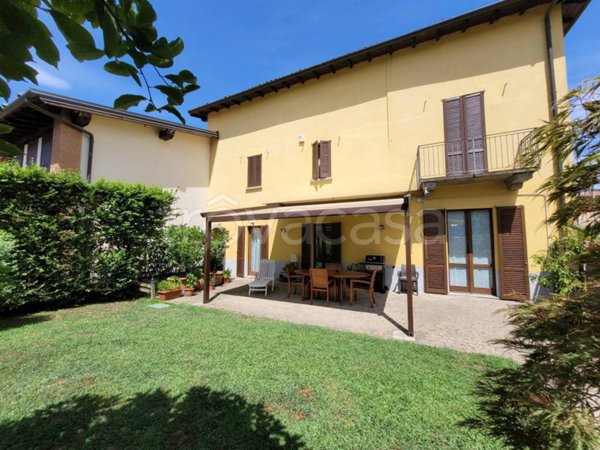 casa indipendente in vendita a Solza