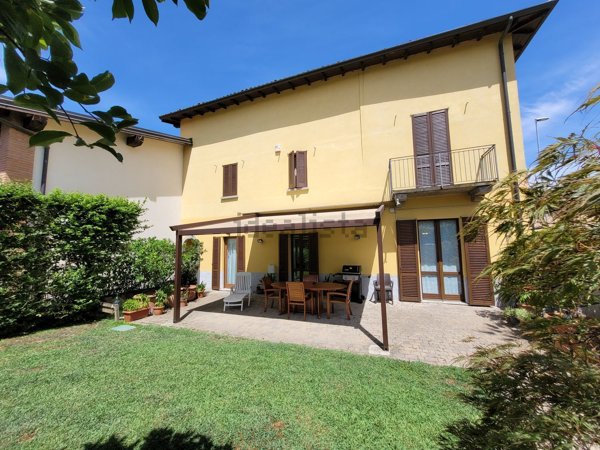 casa indipendente in vendita a Solza