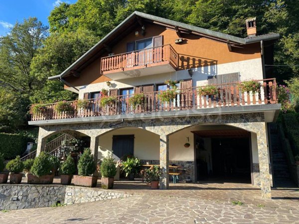 casa indipendente in vendita a Sant'Omobono Terme in zona Mazzoleni