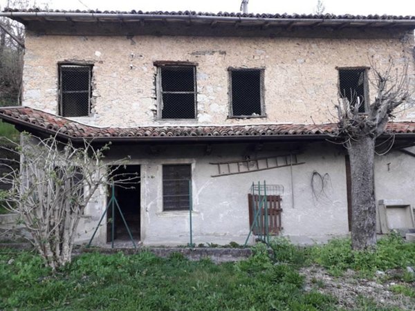 appartamento in vendita a Sant'Omobono Terme in zona Valsecca