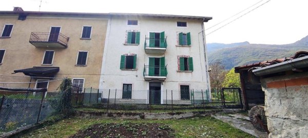 casa indipendente in vendita a Sant'Omobono Terme in zona Valsecca