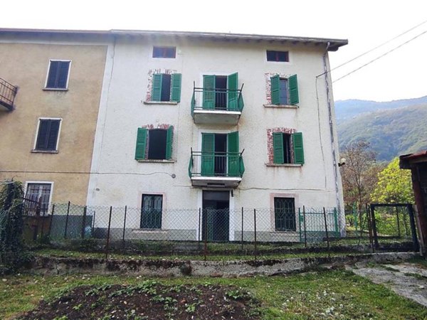 casa indipendente in vendita a Sant'Omobono Terme in zona Valsecca