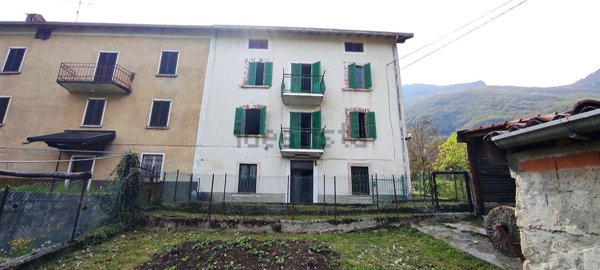 casa indipendente in vendita a Sant'Omobono Terme in zona Valsecca
