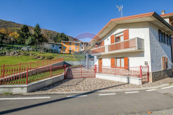 casa indipendente in vendita a Sant'Omobono Terme