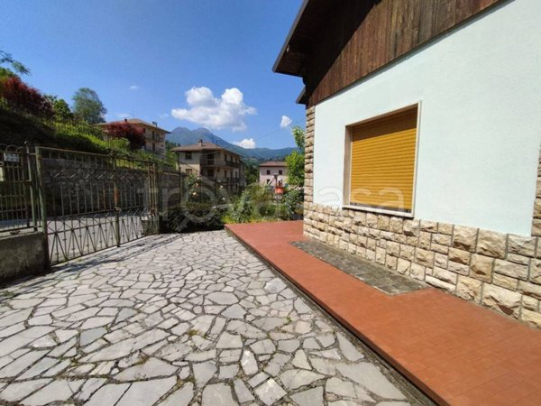 casa indipendente in vendita a Sant'Omobono Terme in zona Cepino