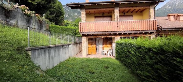 appartamento in vendita a Sant'Omobono Terme in zona Valsecca