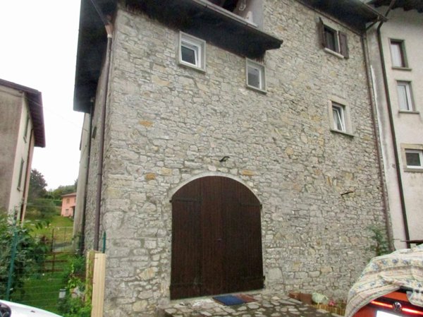 casa indipendente in vendita a Sant'Omobono Terme in zona Selino Alto