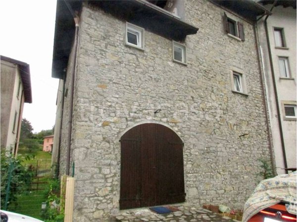 casa indipendente in vendita a Sant'Omobono Terme in zona Selino Alto