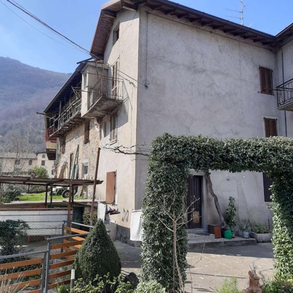 casa indipendente in vendita a Sant'Omobono Terme in zona Mazzoleni