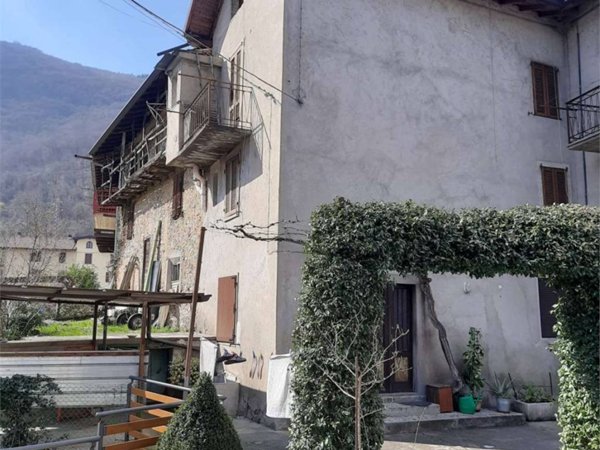 casa indipendente in vendita a Sant'Omobono Terme in zona Mazzoleni