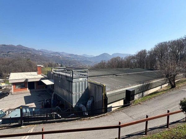 locale commerciale in vendita a Sant'Omobono Terme