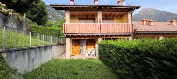 appartamento in vendita a Sant'Omobono Terme in zona Valsecca