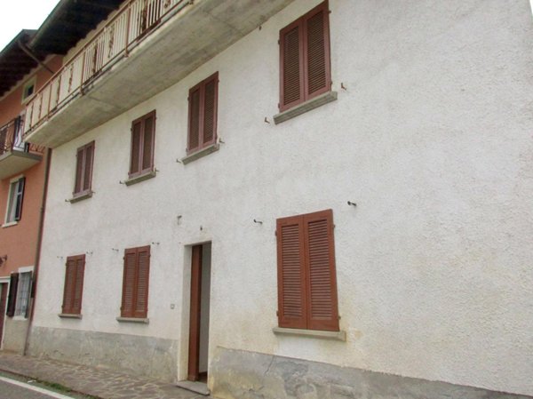 casa indipendente in vendita a Sant'Omobono Terme in zona Mazzoleni
