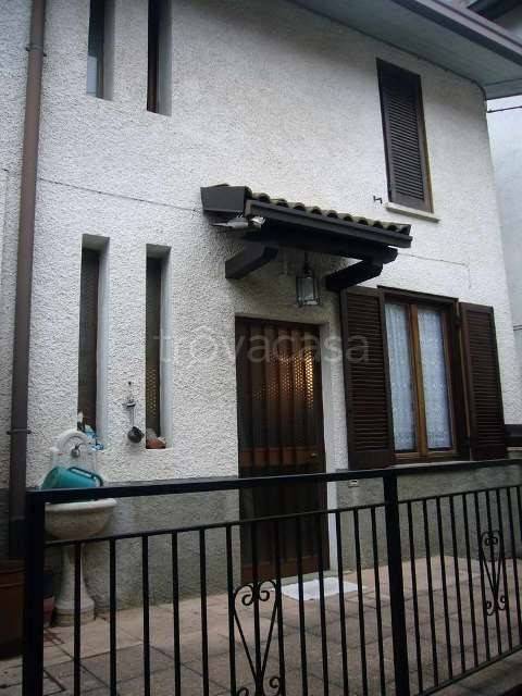 casa indipendente in vendita a Sant'Omobono Terme
