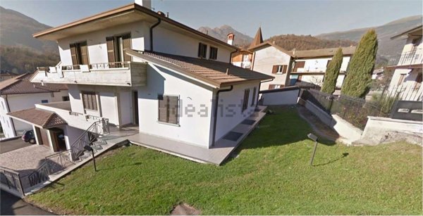 casa indipendente in vendita a Sant'Omobono Terme