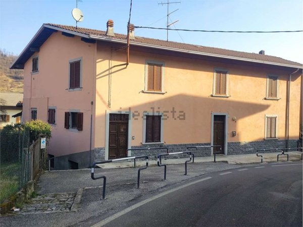 casa indipendente in vendita a Sant'Omobono Terme in zona Mazzoleni