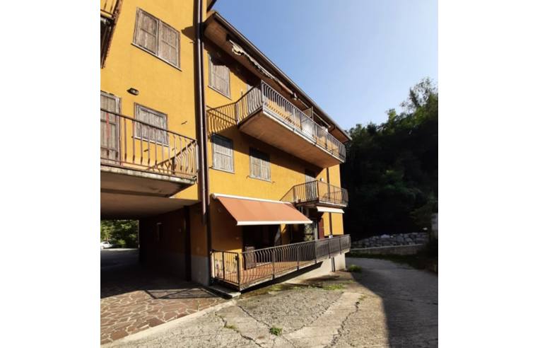 appartamento in vendita a Sant'Omobono Terme in zona Selino Basso