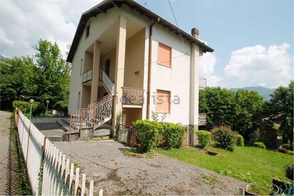 casa indipendente in vendita a Sant'Omobono Terme in zona Mazzoleni