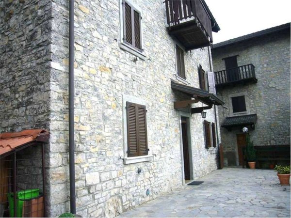 casa indipendente in vendita a Sant'Omobono Terme