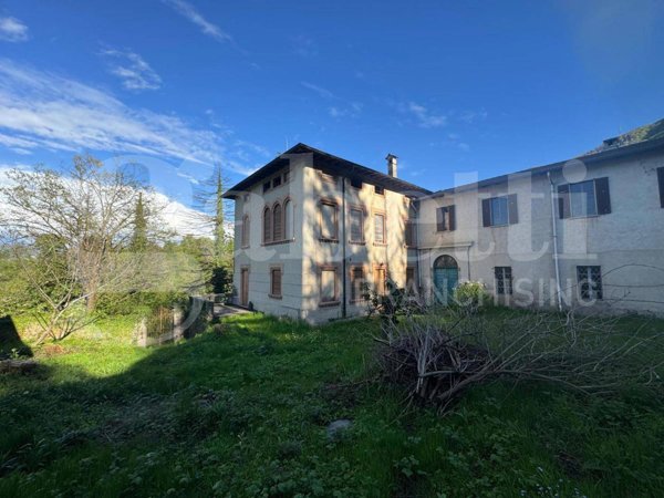 intera palazzina in vendita a Sant'Omobono Terme