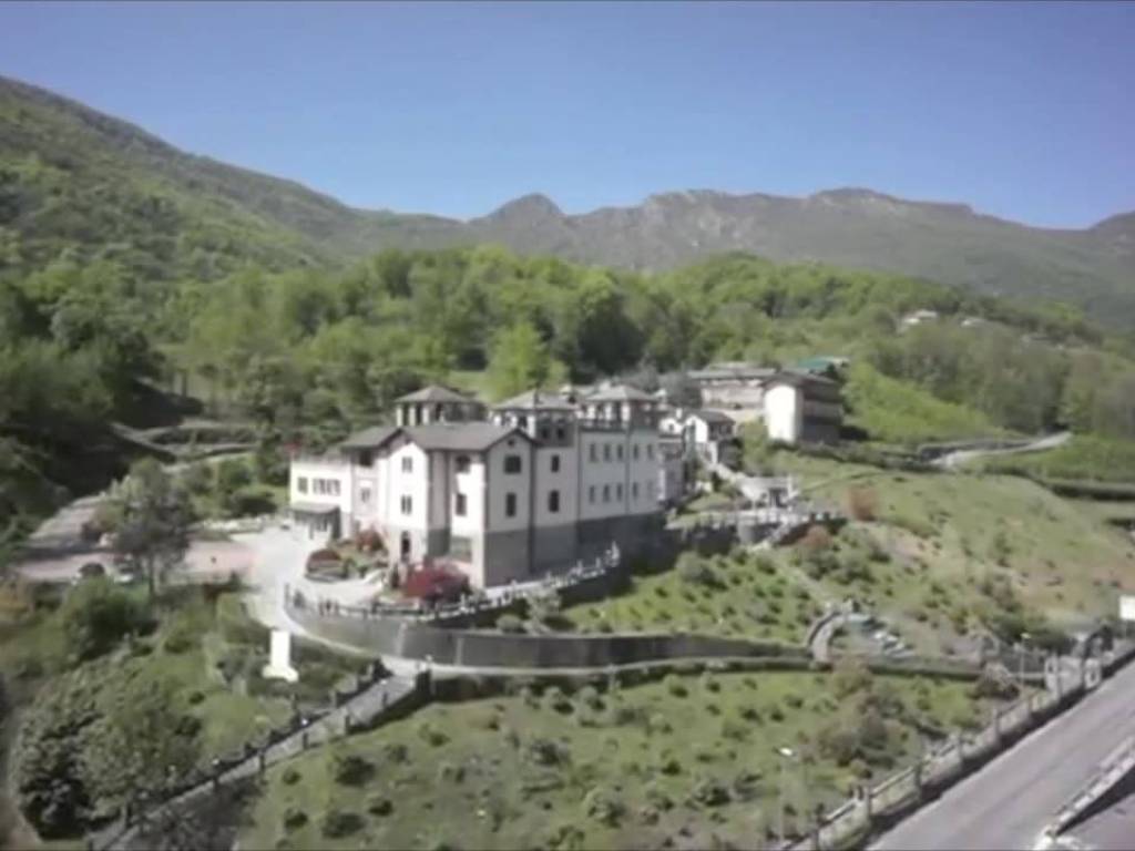 negozio in vendita a Sant'Omobono Terme in zona Selino Basso