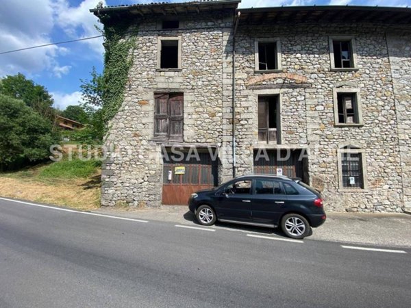 negozio in vendita a Sant'Omobono Terme in zona Selino Basso