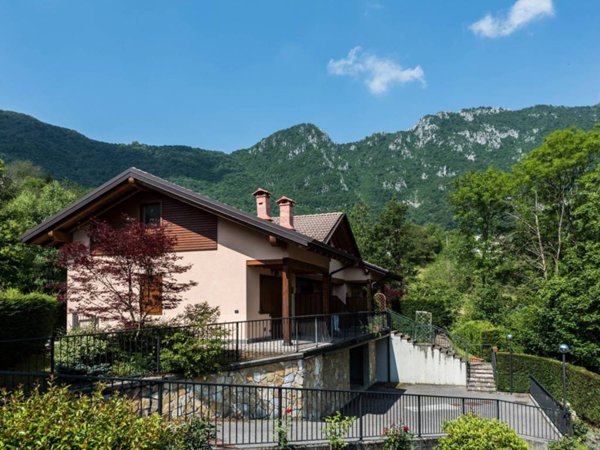 casa indipendente in vendita a Sant'Omobono Terme