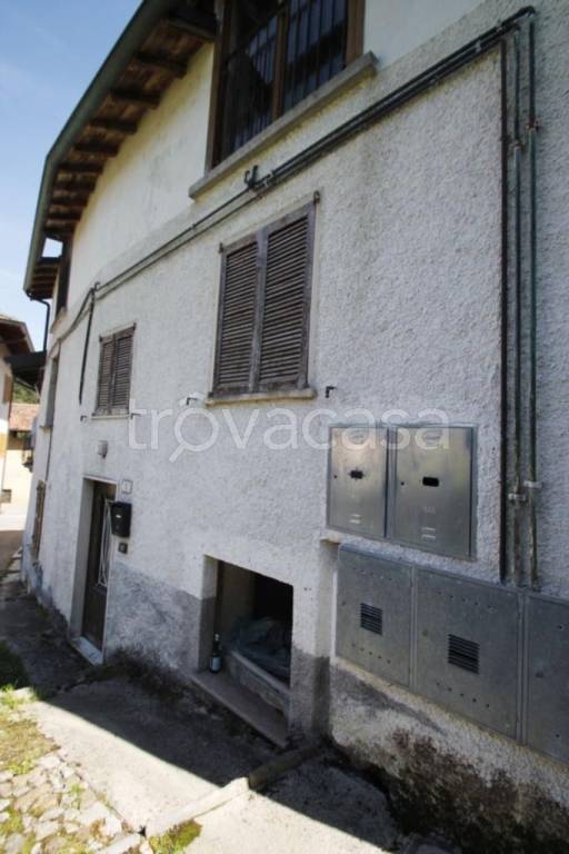 appartamento in vendita a Sant'Omobono Terme in zona Mazzoleni