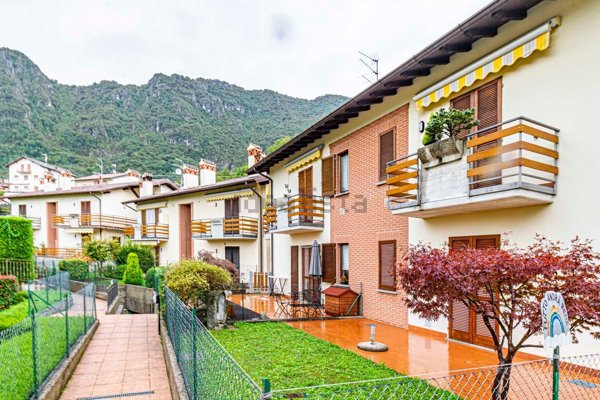 appartamento in vendita a Sant'Omobono Terme in zona Valsecca