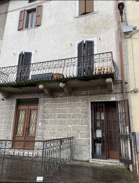 appartamento in vendita a Sant'Omobono Terme in zona Selino Basso