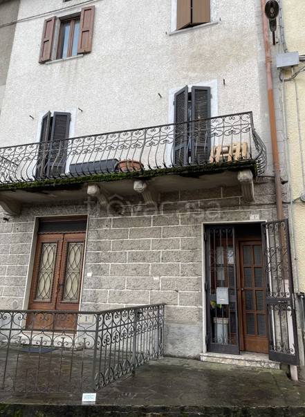 appartamento in vendita a Sant'Omobono Terme in zona Mazzoleni