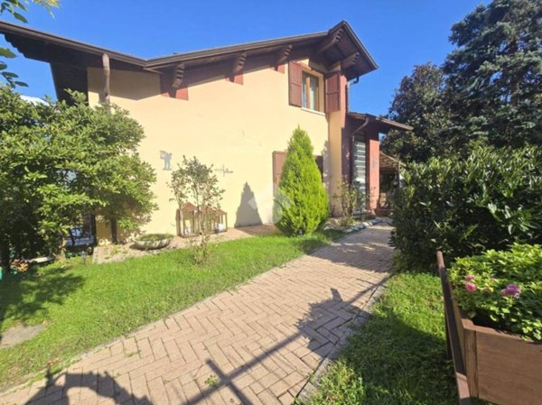 casa indipendente in vendita a Sant'Omobono Terme