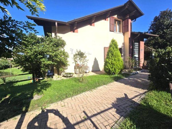 casa indipendente in vendita a Sant'Omobono Terme