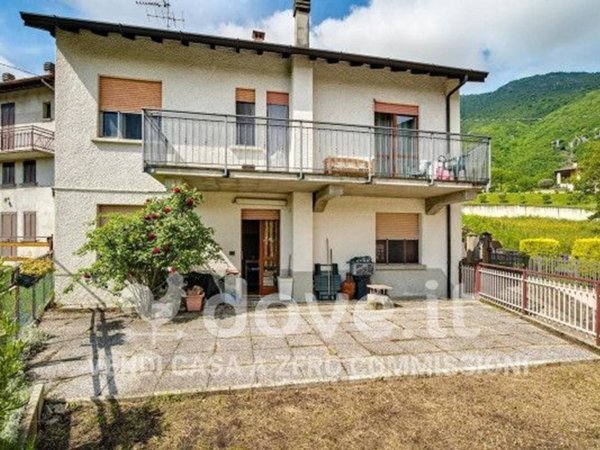 casa indipendente in vendita a Sant'Omobono Terme in zona Valsecca