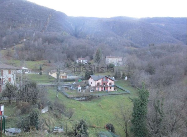 casa indipendente in vendita a Sant'Omobono Terme in zona Mazzoleni