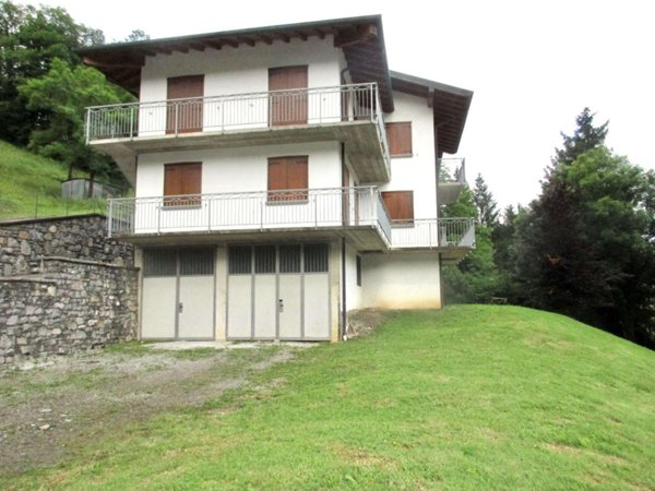casa indipendente in vendita a Sant'Omobono Terme