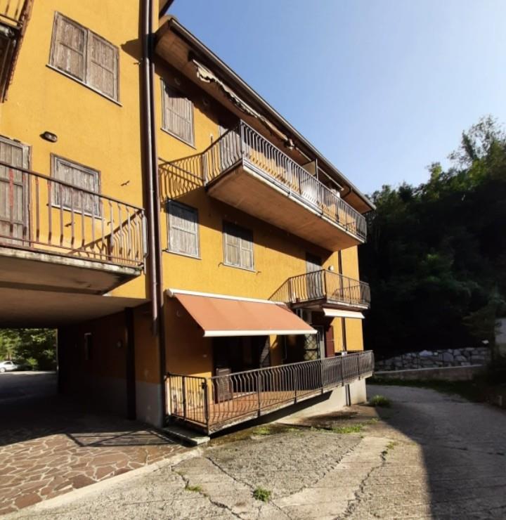 appartamento in vendita a Sant'Omobono Terme in zona Selino Basso