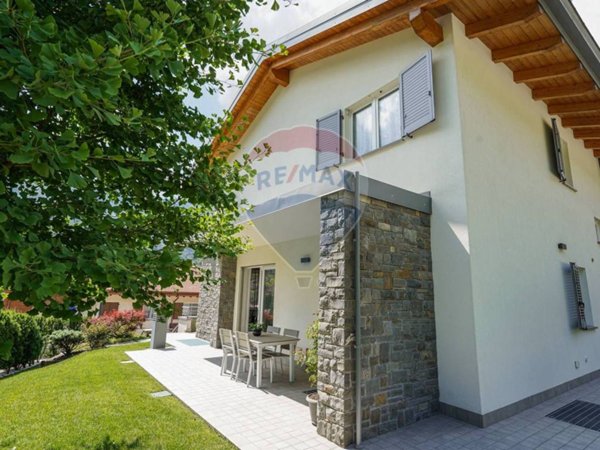 casa indipendente in vendita a Sant'Omobono Terme
