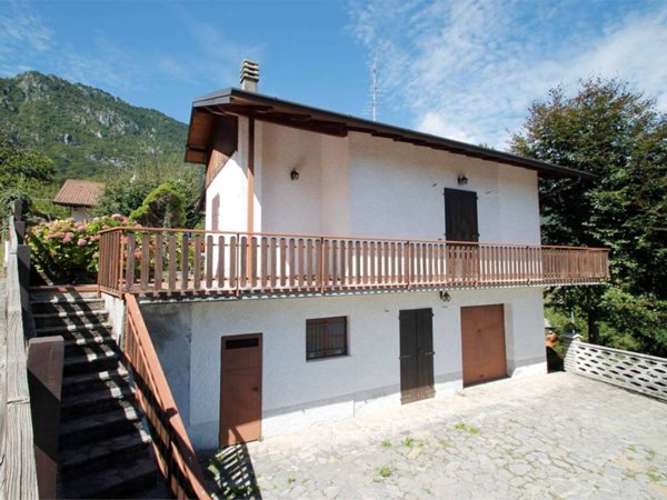 casa indipendente in vendita a Sant'Omobono Terme in zona Valsecca