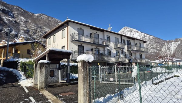 appartamento in vendita a Sant'Omobono Terme in zona Valsecca