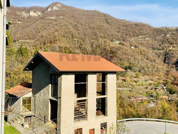 casale in vendita a Sant'Omobono Terme in zona Valsecca