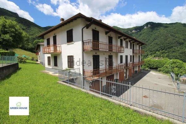 appartamento in vendita a Sant'Omobono Terme in zona Valsecca