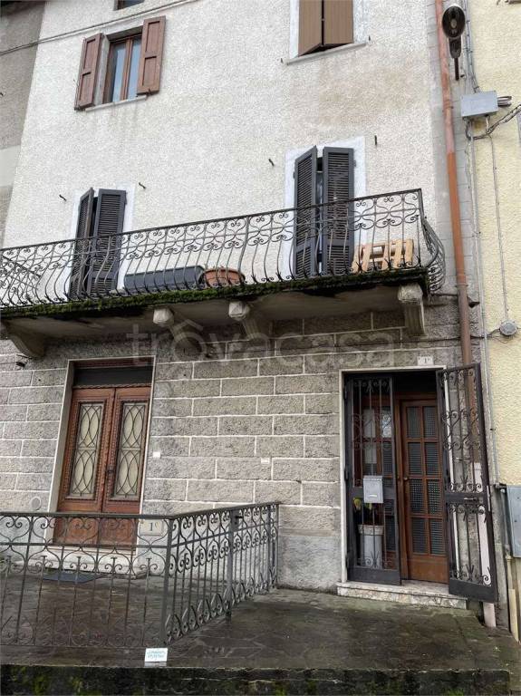 appartamento in vendita a Sant'Omobono Terme in zona Mazzoleni