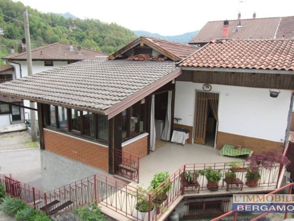 casa indipendente in vendita a Sant'Omobono Terme in zona Selino Basso