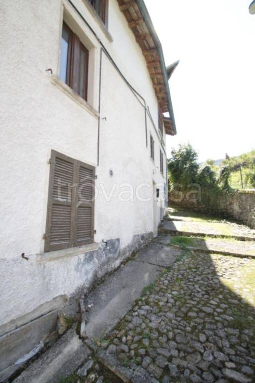 appartamento in vendita a Sant'Omobono Terme in zona Mazzoleni