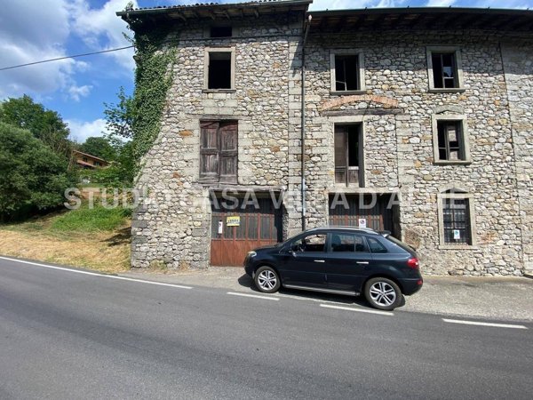 casale in vendita a Sant'Omobono Terme