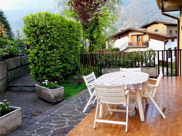 appartamento in vendita a Sant'Omobono Terme in zona Selino Basso