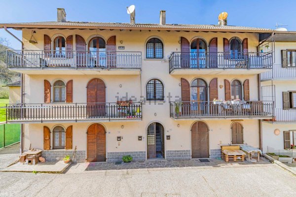 appartamento in vendita a Sant'Omobono Terme in zona Selino Basso