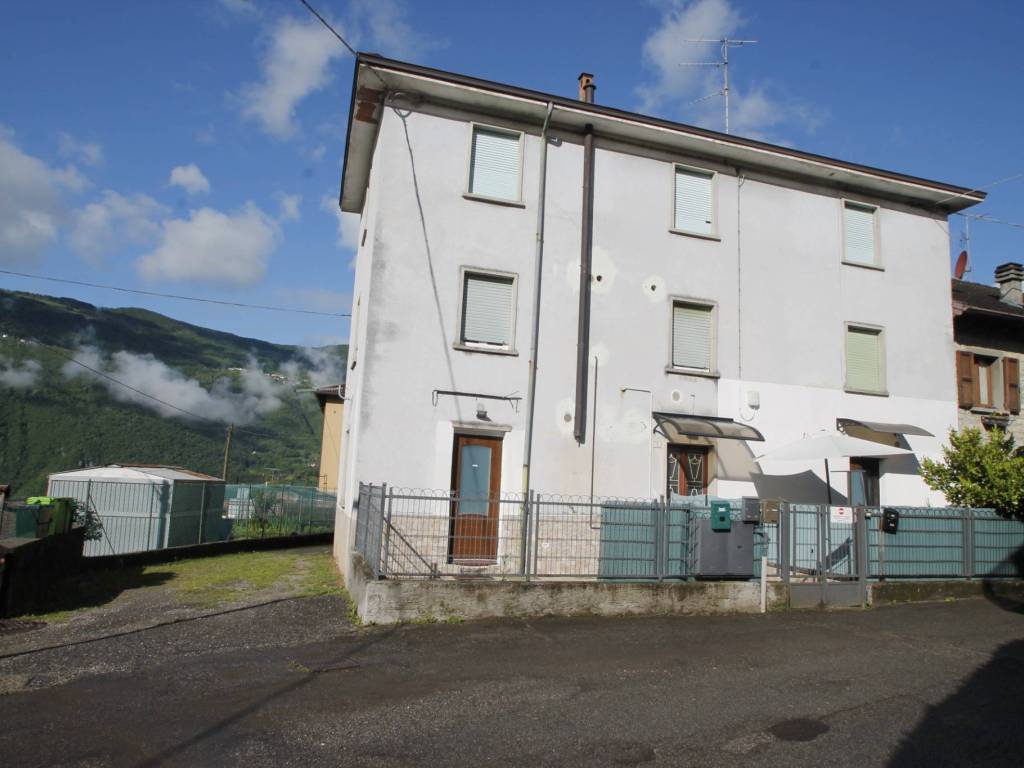 appartamento in vendita a Sant'Omobono Terme in zona Selino Alto