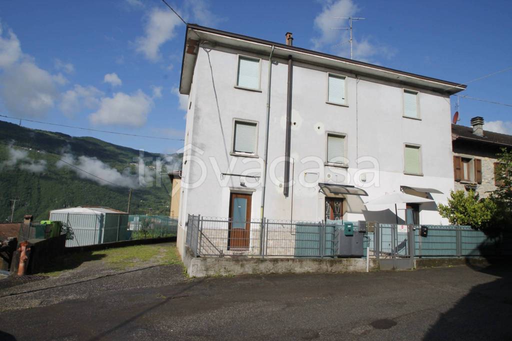 appartamento in vendita a Sant'Omobono Terme in zona Selino Alto